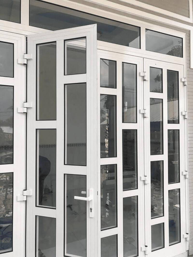 Mẫu cửa nhôm chia ô 4 cánh màu trắng
