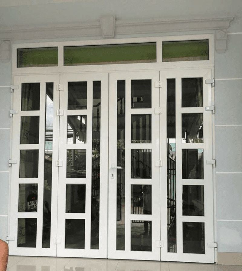 Mẫu cửa nhôm hệ 4 cánh lắp đặt cửa chính chia đố dọc