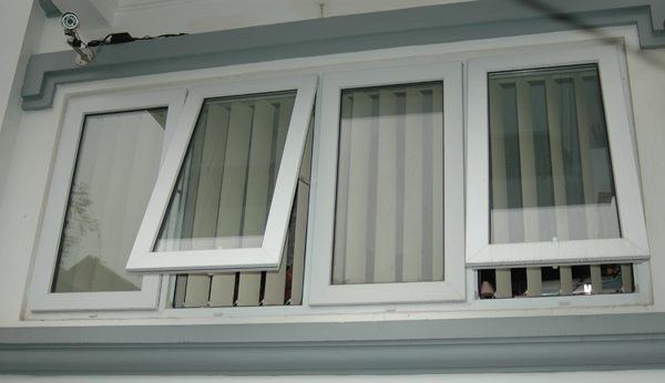 Cửa sổ mở hất 4 cánh màu trắng siêu đẹp