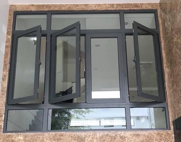 mẫu cửa sổ nhôm kính 4 cánh mở quay có ô thoáng trên