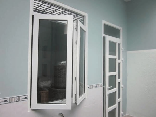 Mẫu cửa sổ nhôm kính màu trắng 2 cánh mở quay