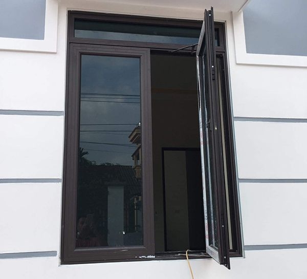 Mẫu cửa sổ nhôm kính đẹp mở quay 2 cánh