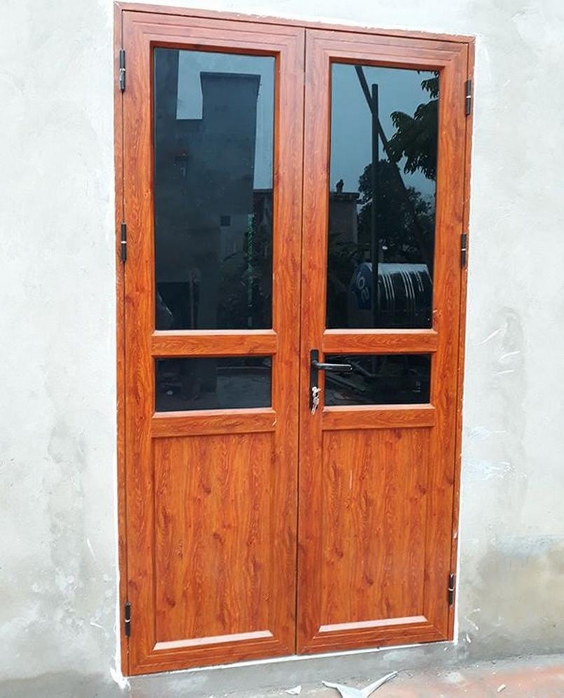 Mẫu cửa nhôm kính vân gỗ 2 cánh BossWindow
