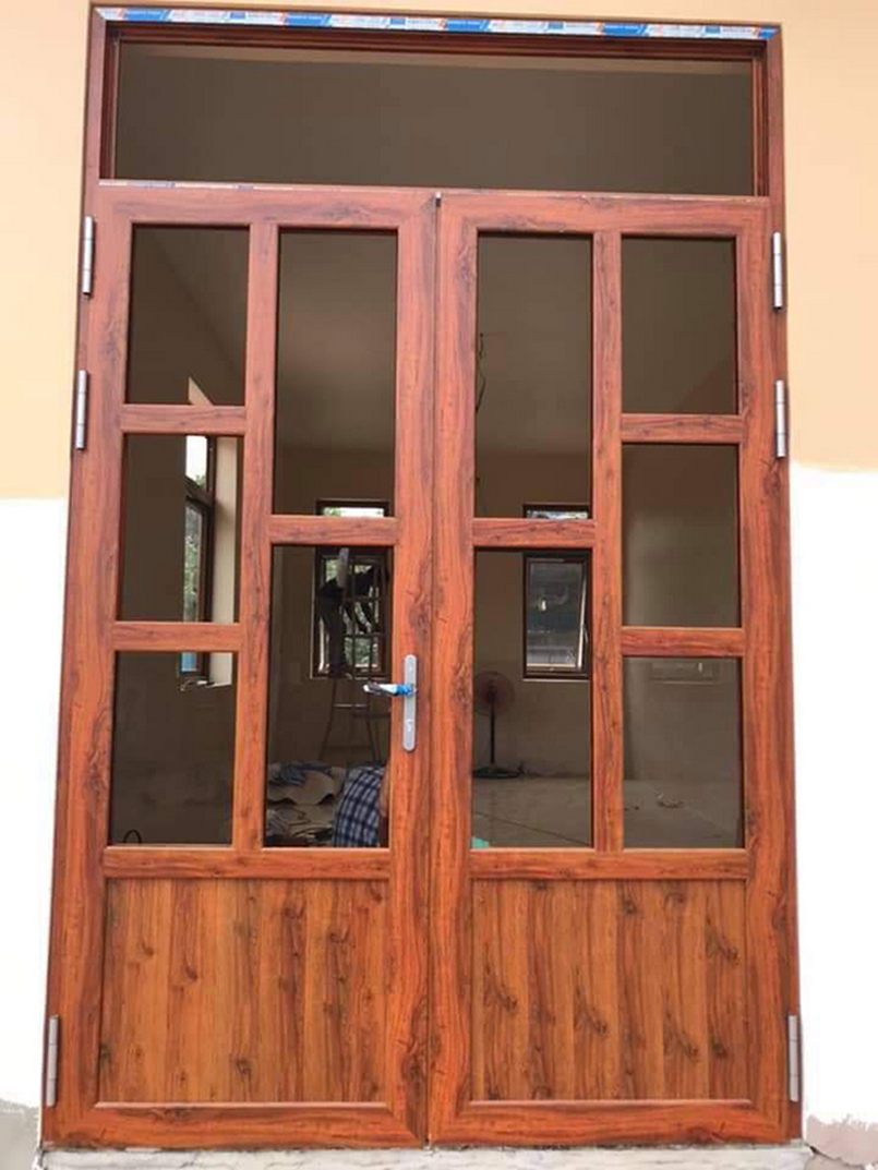Mẫu cửa nhôm kính vân gỗ 2 cánh chưa có kính