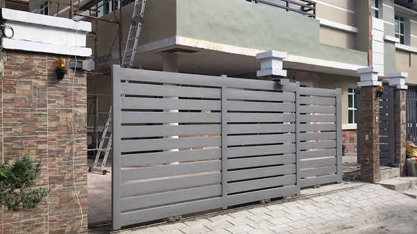 Mẫu cửa cổng lùa 2 cánh song ngang kích thước lớn