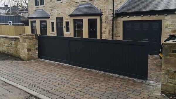 Mẫu cửa cổng lùa 2 cánh sơn tĩnh điện màu đen